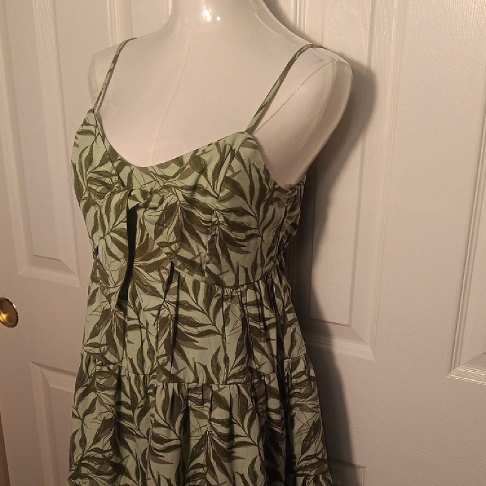 NEW! Trixxi Green Leafy Tie Front Flowy Mini Dress With Tiered Skirt - Picture 4 of 12